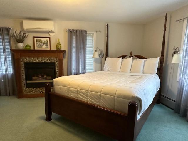 The Vermont Inn Mendon Екстериор снимка