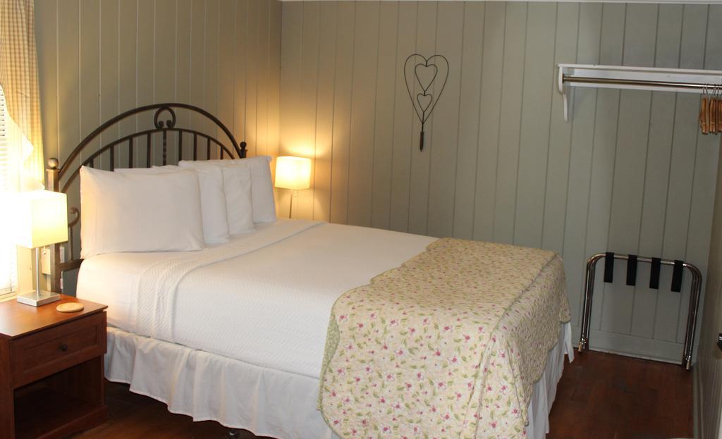 The Vermont Inn Mendon Екстериор снимка